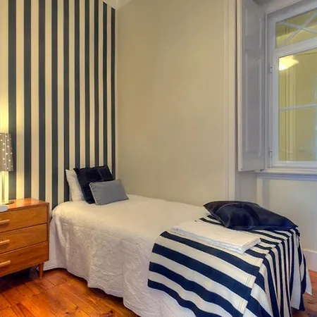 Angola 1 - 6 Bedrooms Apartamento *